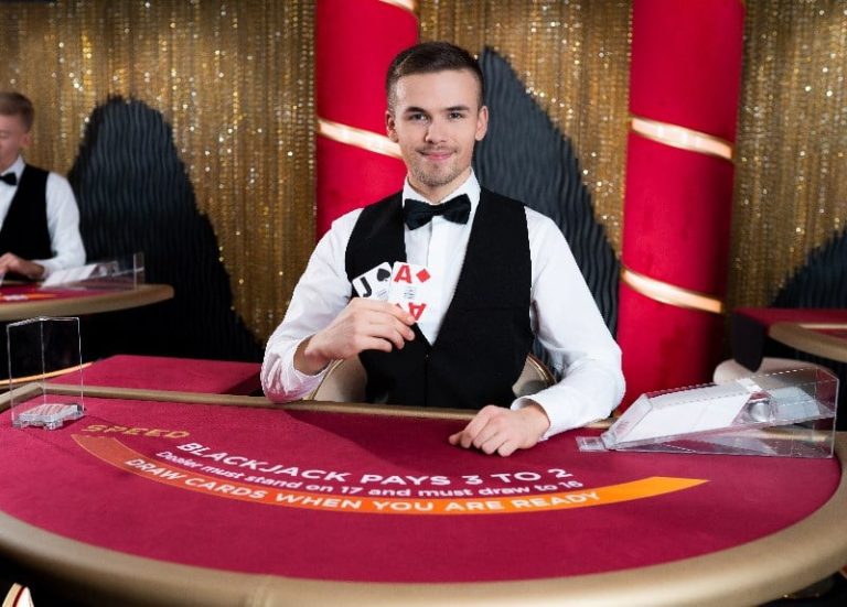 Immersive Real-Time Gaming: Exploring Live Dealer Tables at Top UK Casino Sites