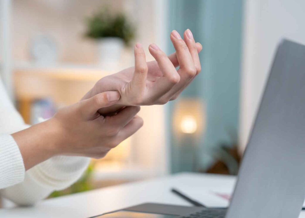 Early Warning Signs of Carpal Tunnel Syndrome You Should Not Ignore